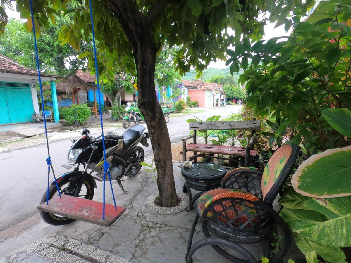 Owl Hostel Karimunjawa Exterior photo